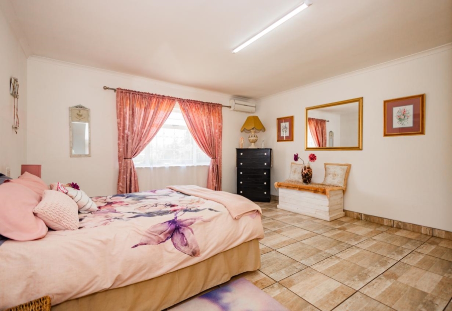 8 Bedroom Property for Sale in Joostenbergvlakte Western Cape